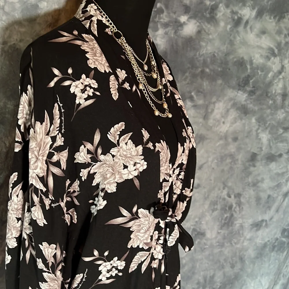Spiritual Gangster Maya Floral Print Kimono, black and white, sz. OS - Picture 9 of 16